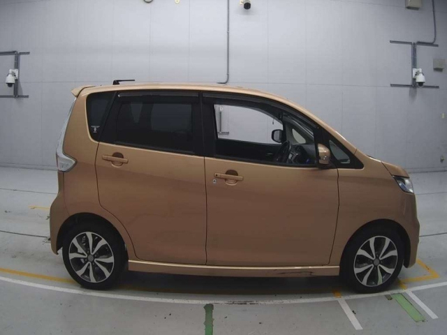 NISSAN DAYZ 2015