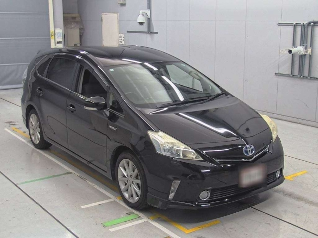 TOYOTA PRIUS ALPHA 2011