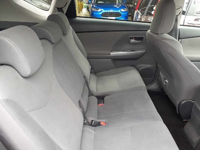 TOYOTA PRIUS ALPHA 2011