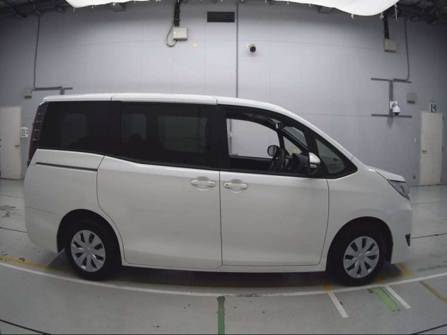 TOYOTA NOAH 2019