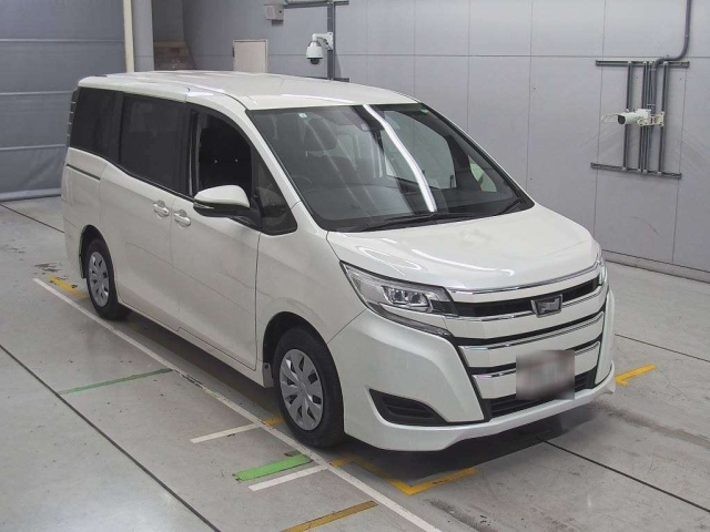 TOYOTA NOAH 2019