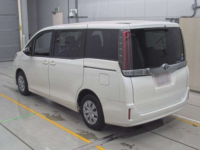 TOYOTA NOAH 2019