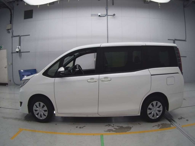 TOYOTA NOAH 2019
