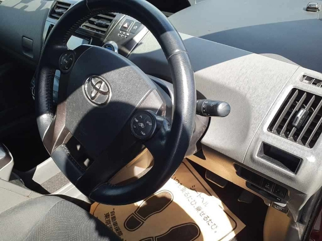 TOYOTA PRIUS ALPHA 2014
