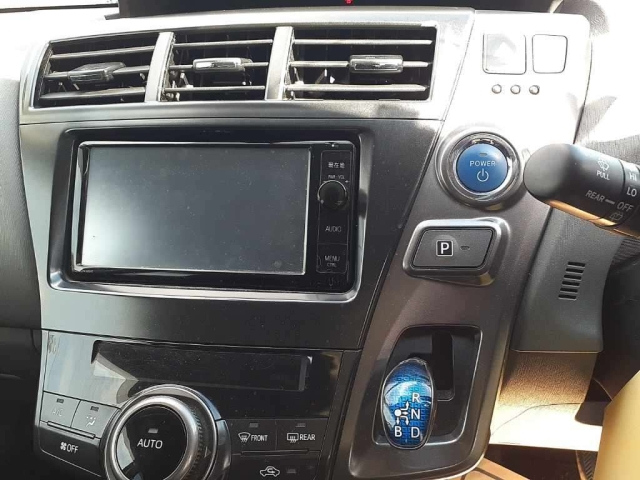 TOYOTA PRIUS ALPHA 2014