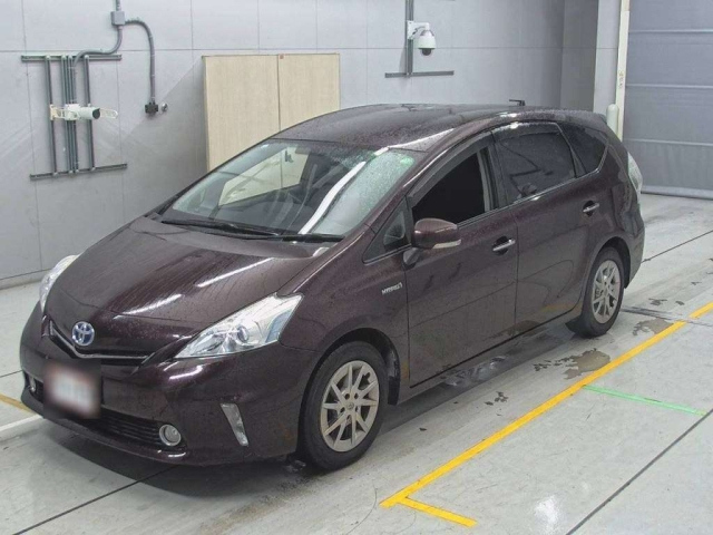 TOYOTA PRIUS ALPHA 2014