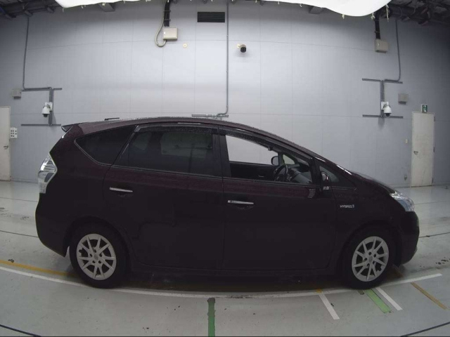 TOYOTA PRIUS ALPHA 2014