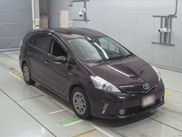 TOYOTA PRIUS ALPHA 2014