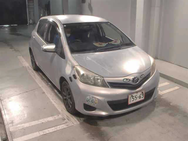 TOYOTA VITZ 2013