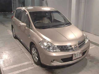 NISSAN TIIDA