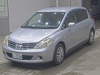 NISSAN TIIDA