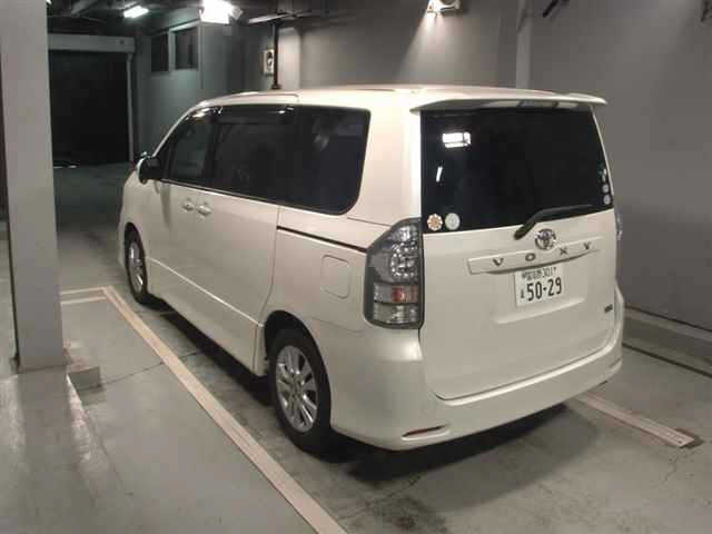 TOYOTA VOXY 2011