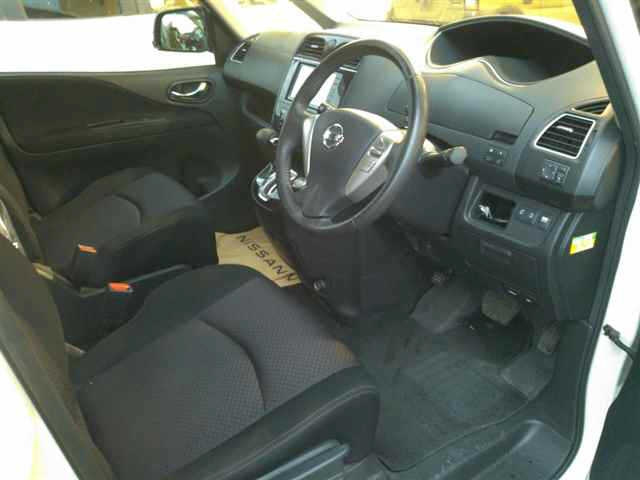 NISSAN SERENA 2011