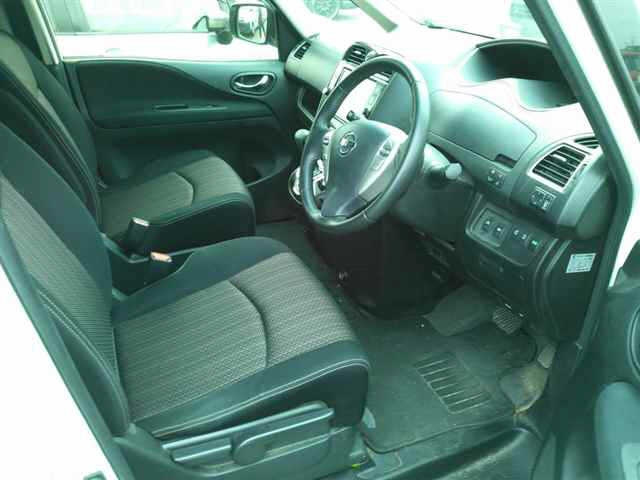 NISSAN SERENA 2015