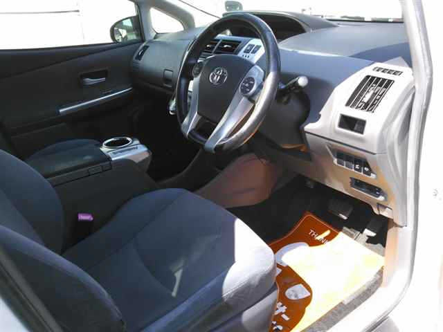 TOYOTA PRIUS ALPHA 2012