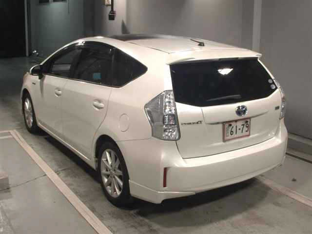 TOYOTA PRIUS ALPHA 2012