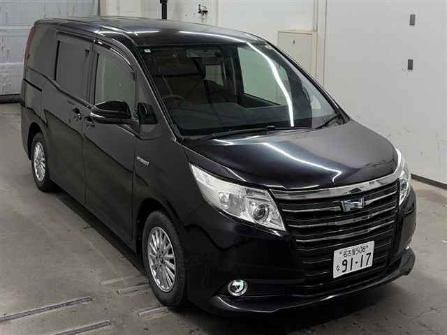 Toyota Noah 2014