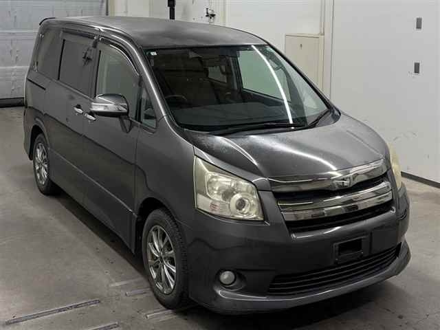 Toyota Noah 2009