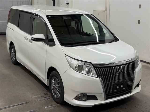Toyota Esquire 2016