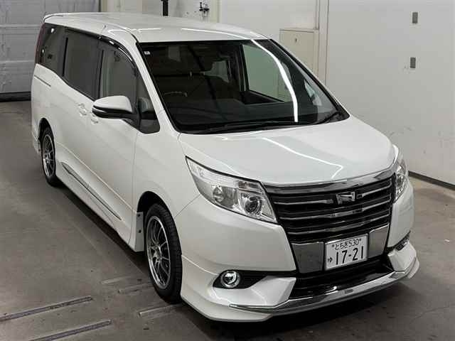 Toyota Noah 2016