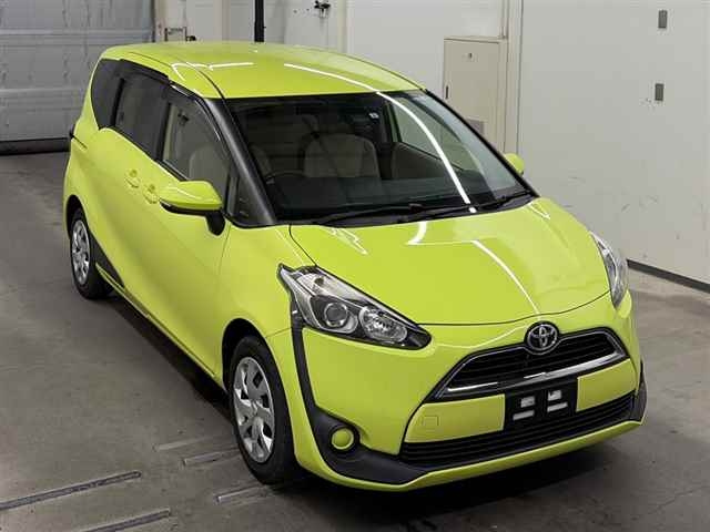 Toyota Sienta 2015