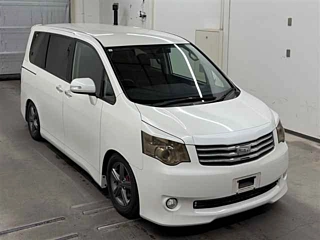 Toyota Noah 2010