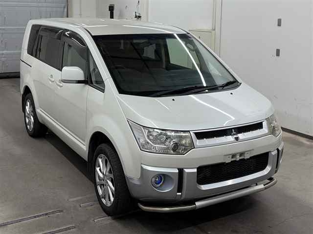 Mitsubishi Delica 2015