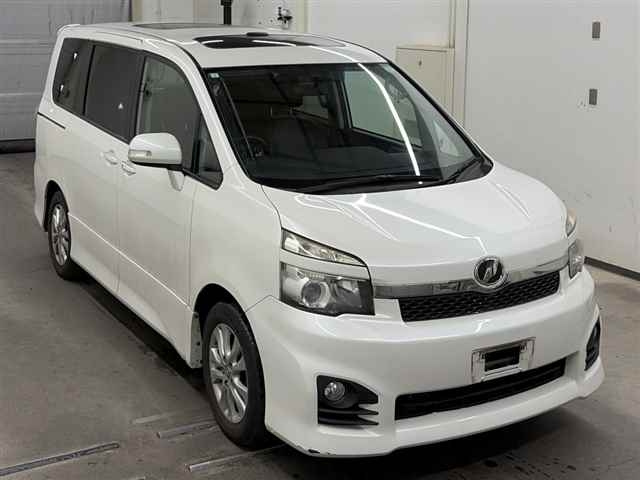 Toyota Voxy 2011