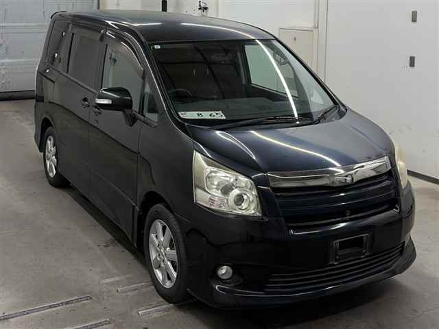 Toyota Noah 2007