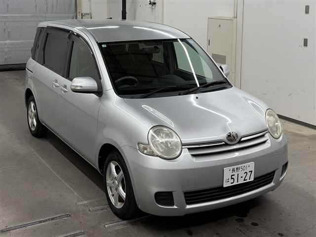 Toyota Sienta 2010