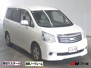 Toyota Noah 2011