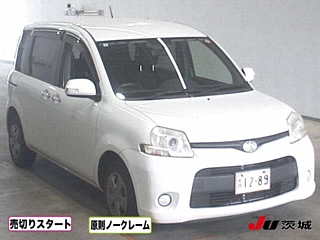 Toyota Sienta 2013