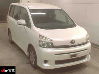 Toyota Voxy 2013