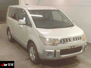 Mitsubishi Delica 2011