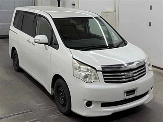 Toyota Noah 2011