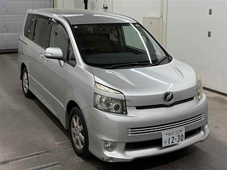 Toyota Voxy 2008