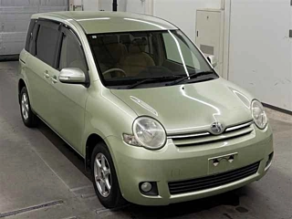 Toyota Sienta 2013