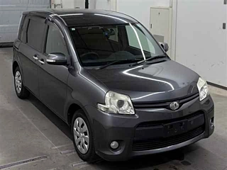 Toyota Sienta 2011