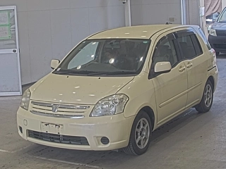 Toyota Raum 2003