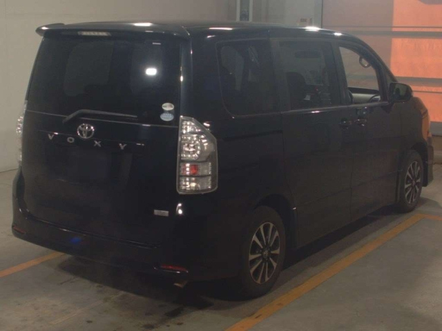 TOYOTA VOXY 2010