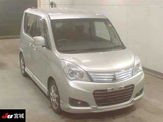 MITSUBISHI DELICA D2