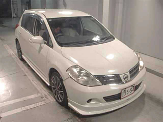 NISSAN TIIDA
