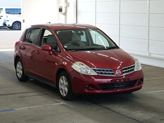 NISSAN TIIDA