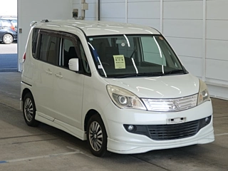 MITSUBISHI DELICA D2