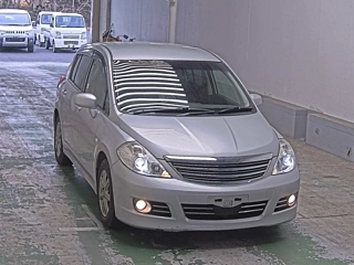 NISSAN TIIDA