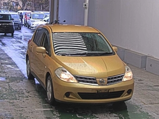NISSAN TIIDA