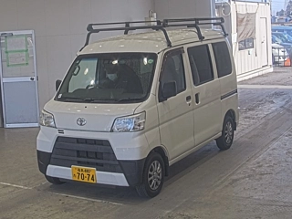 TOYOTA PIXIS VAN