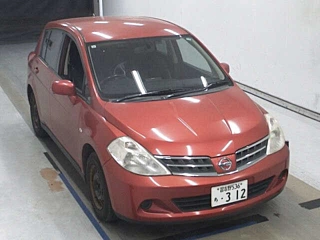NISSAN TIIDA