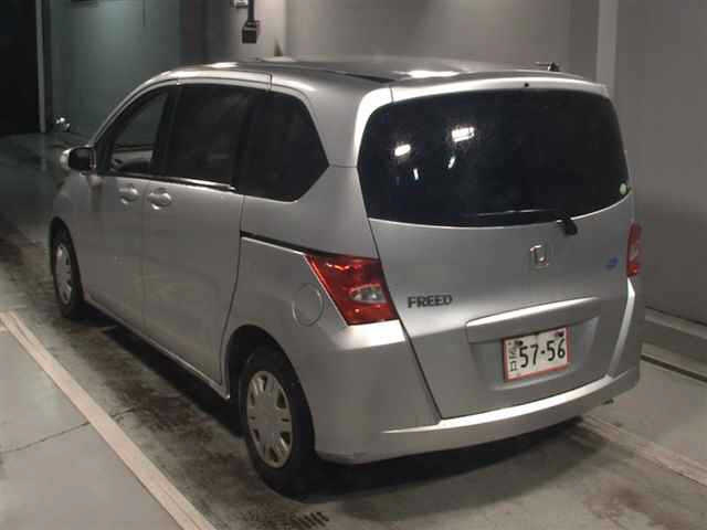HONDA FREED 2010