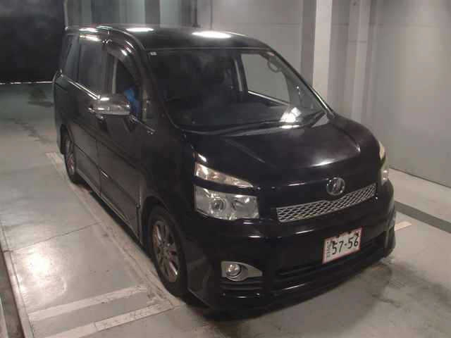 TOYOTA VOXY 2012